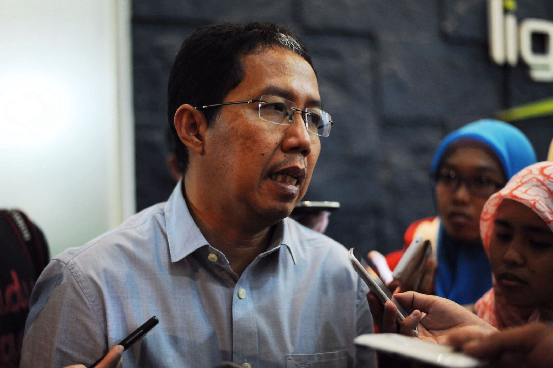 CEO PT Liga Indonesia, Joko Driyono saat ditemui di Kantornya, Senin (16/03/15). Copyright: &copy; Ratno Prasetyo/INDOSPORT